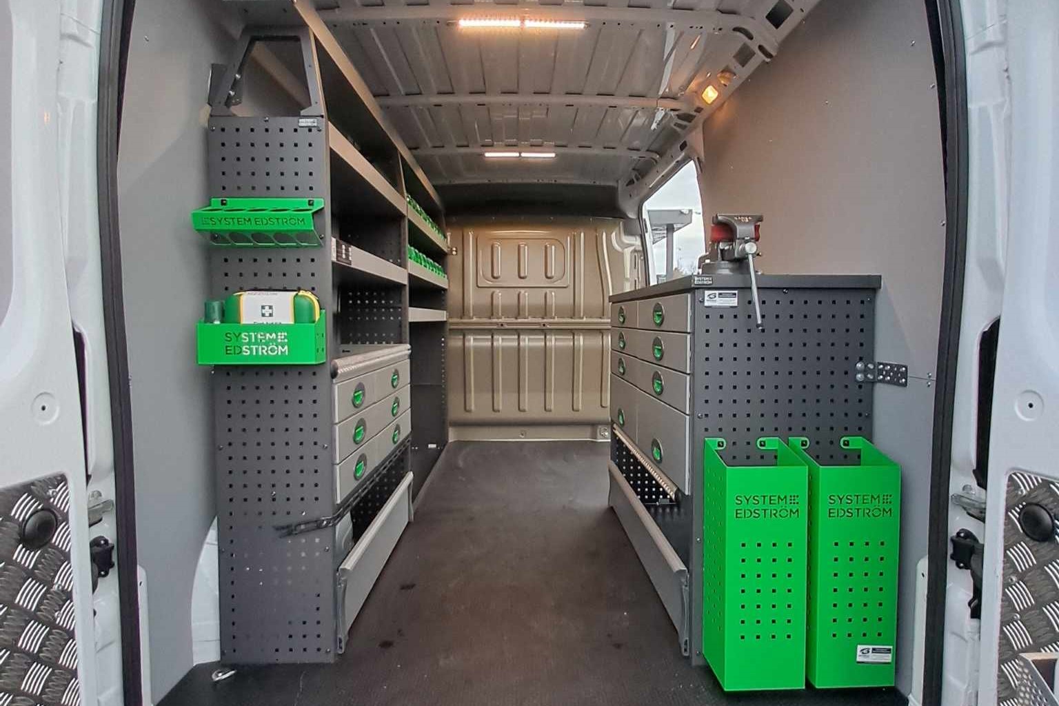 aménagement intérieur véhicule professionnel d'entreprise