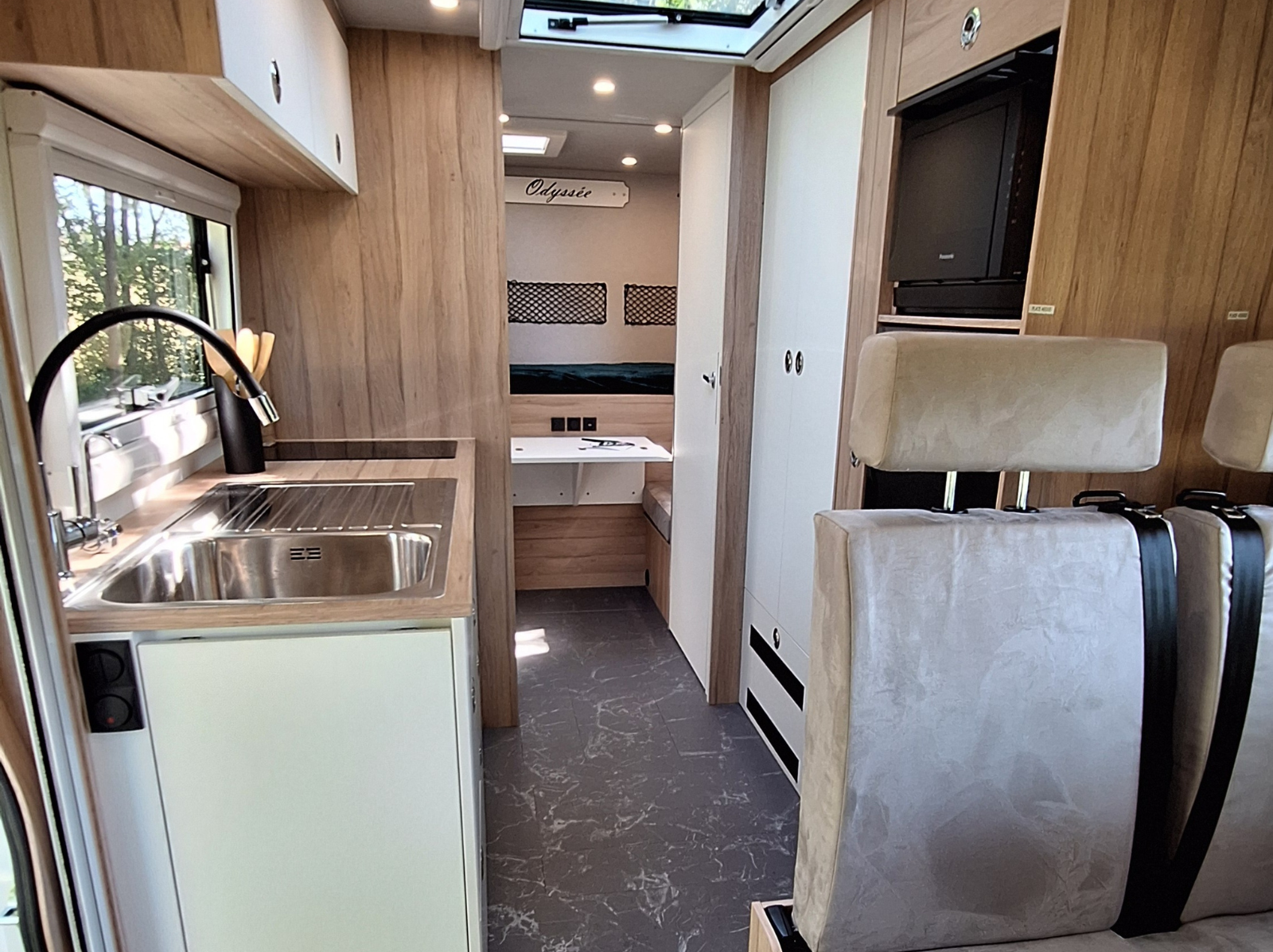 Iveco 4x4 aménagé par Brisebras Agencement pour une famille