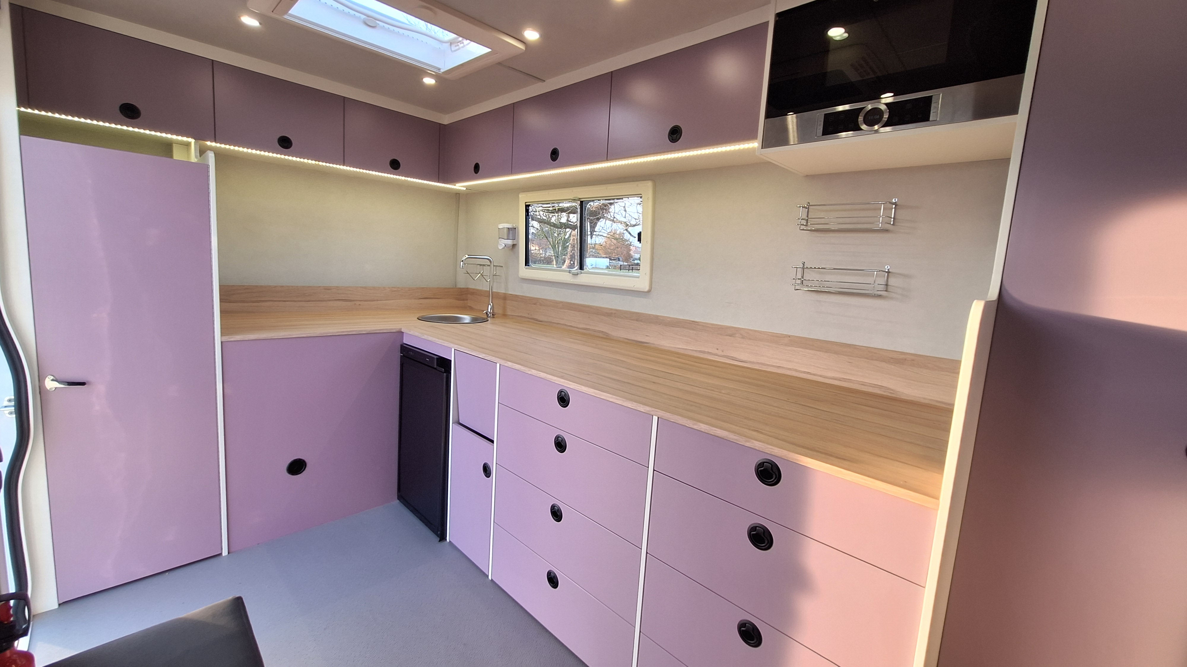 Intérieur véhicule professionnel personnalisé