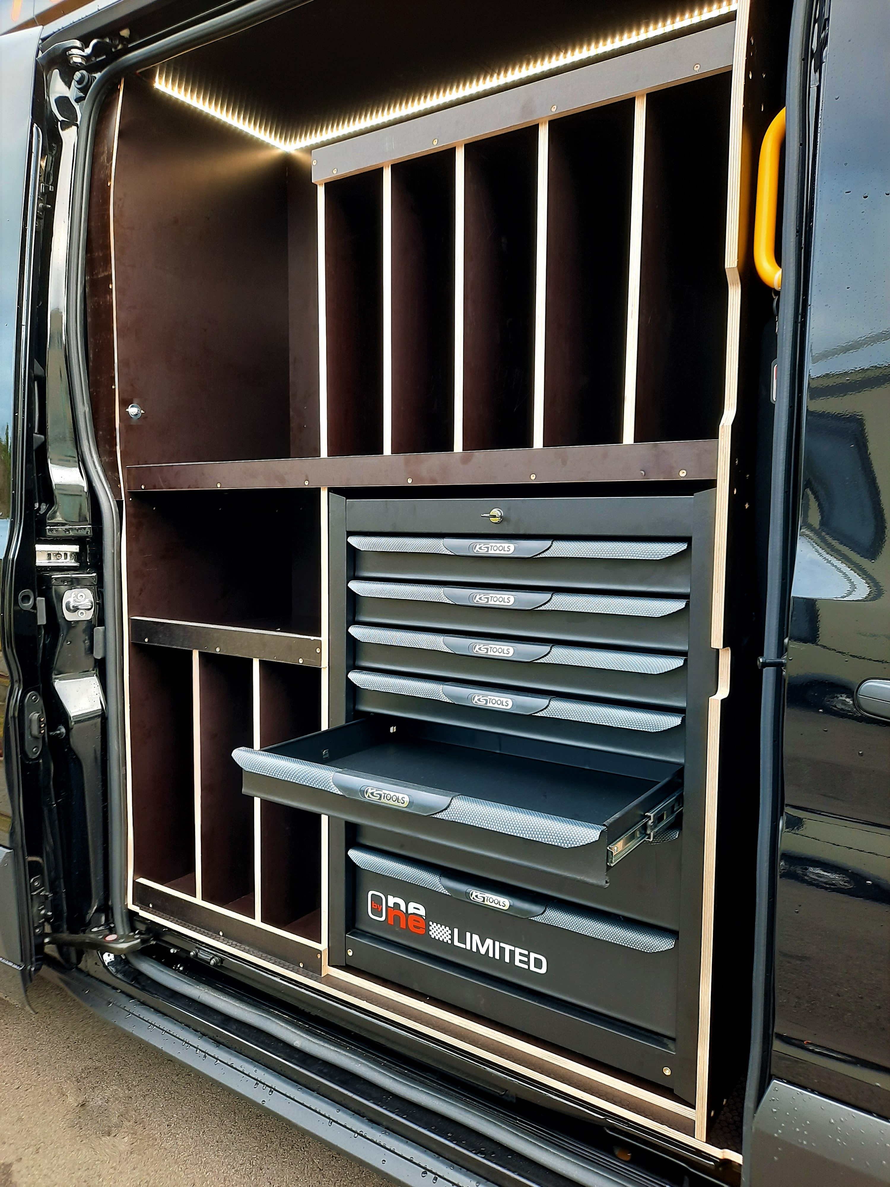 Aménagement intérieur sur mesure adapté aux besoins du professionnel