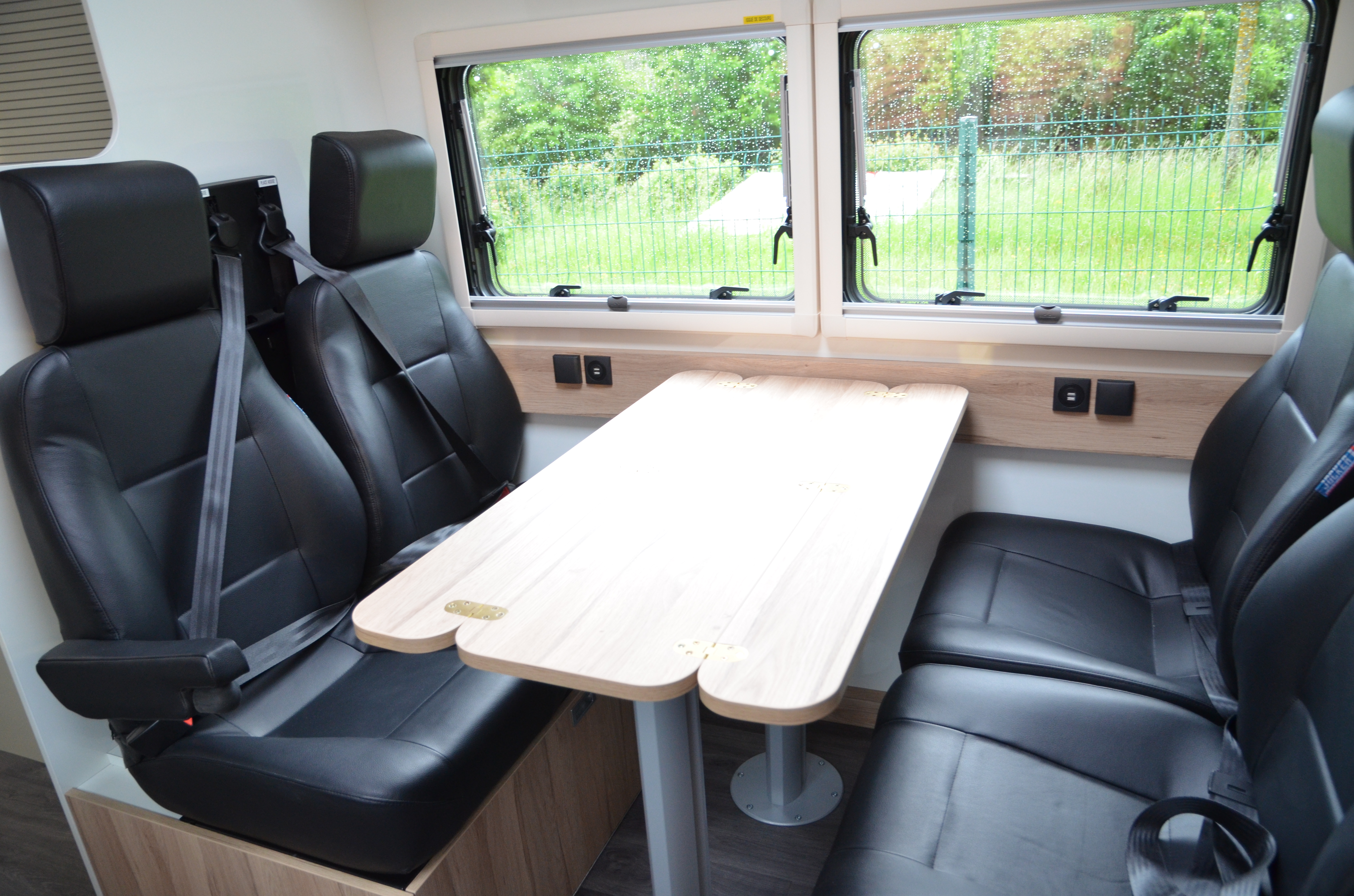 Places assises d'un véhicule spécifique