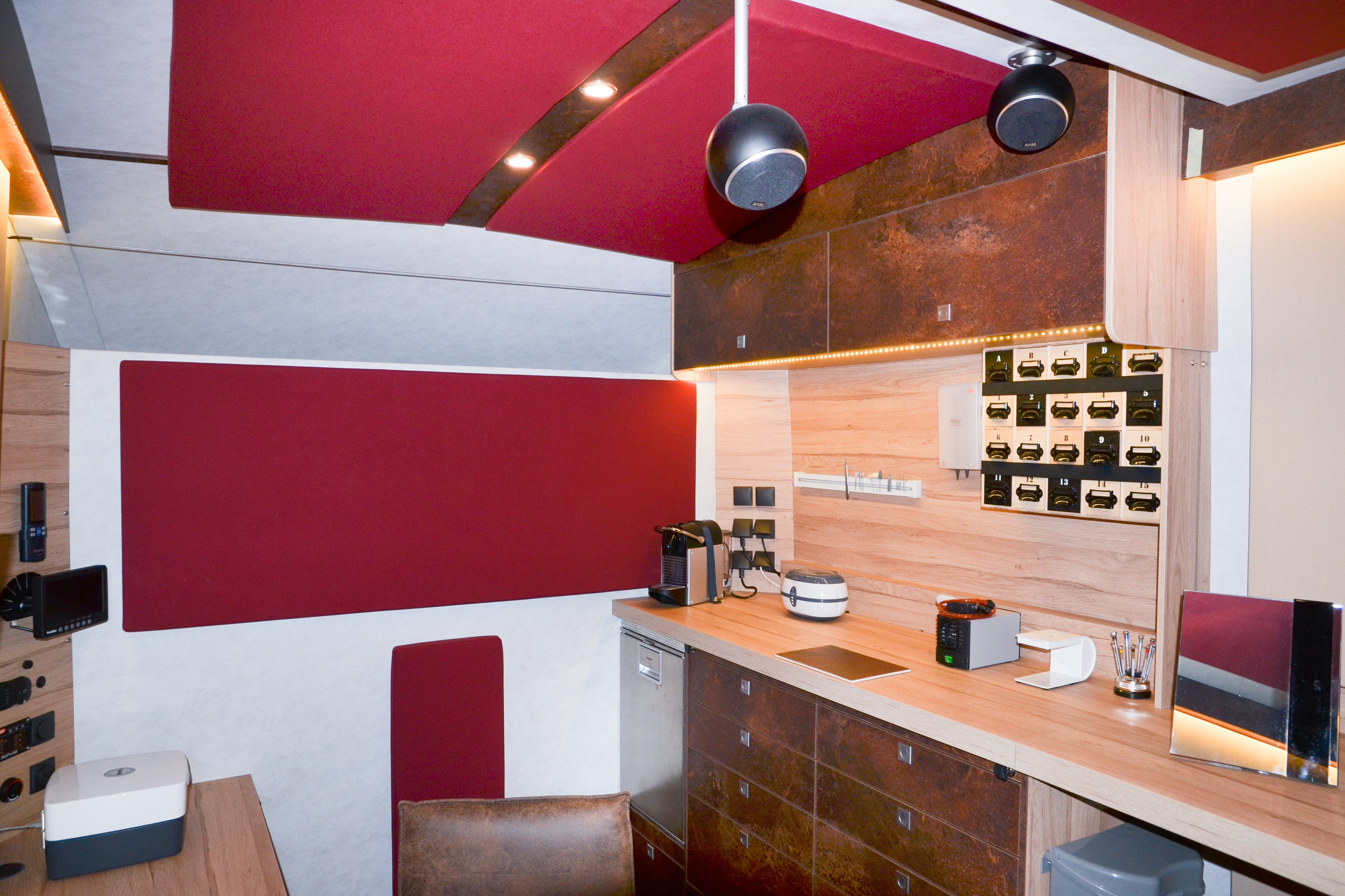 véhicule aménagé en atelier professionnel