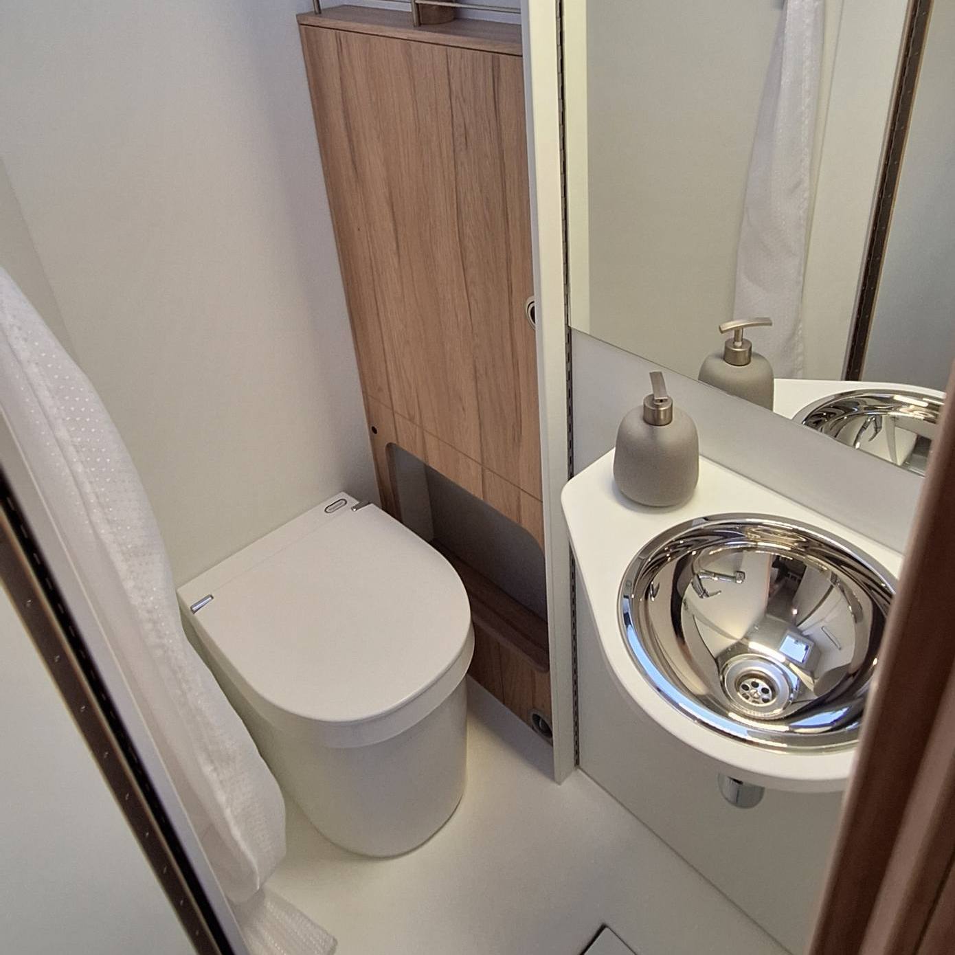 wc adapté véhicule de loisirs