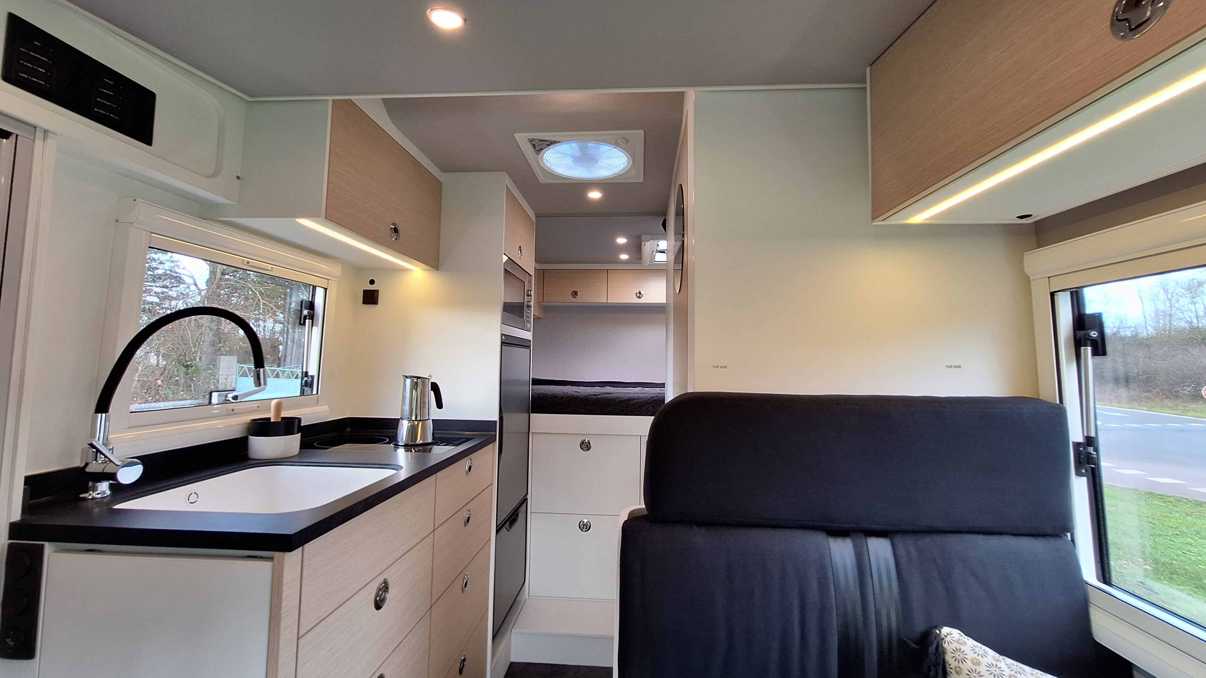 intérieur camping car poids lourd 