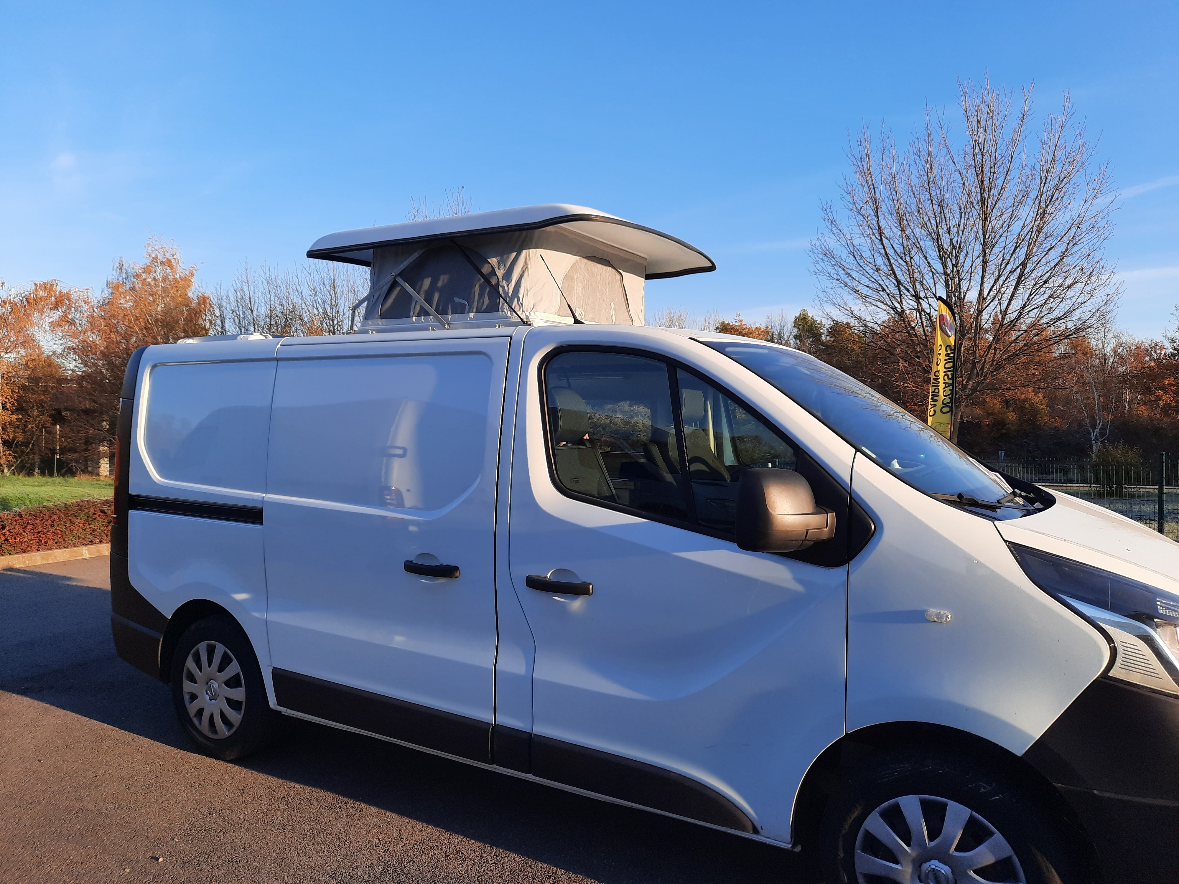 Améliorer son fourgon : Pose d'un toit champignon