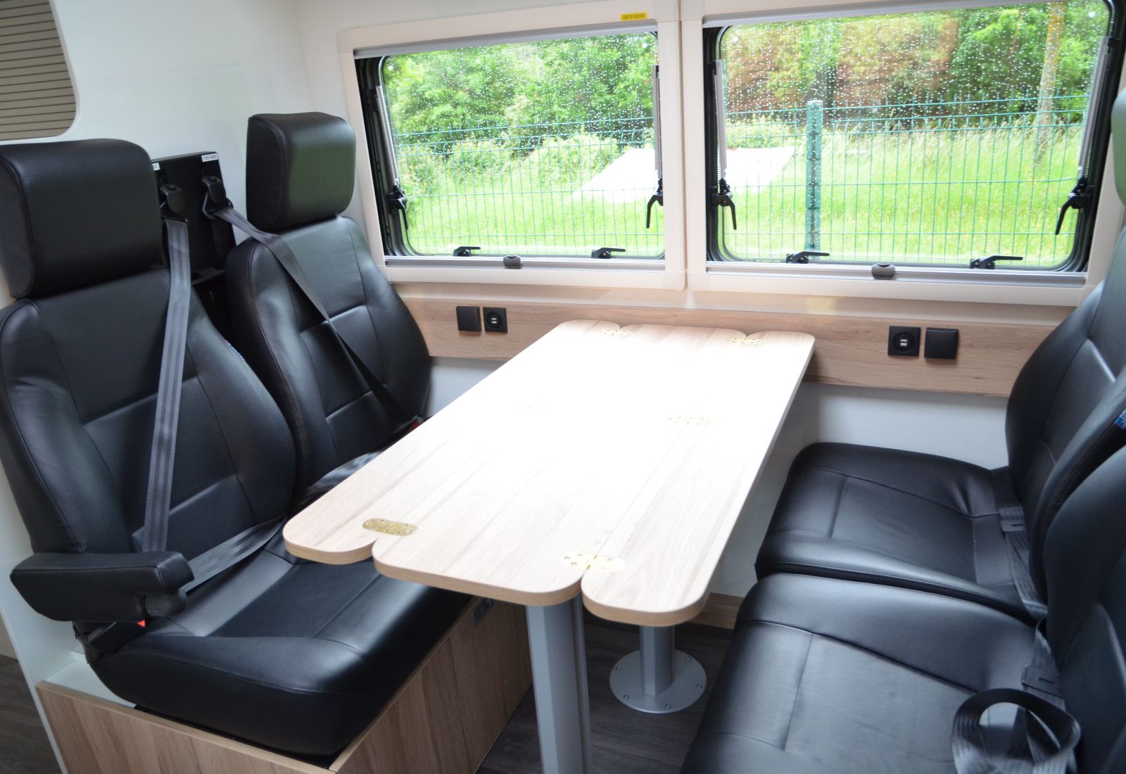 Places assises d'un véhicule spécifique