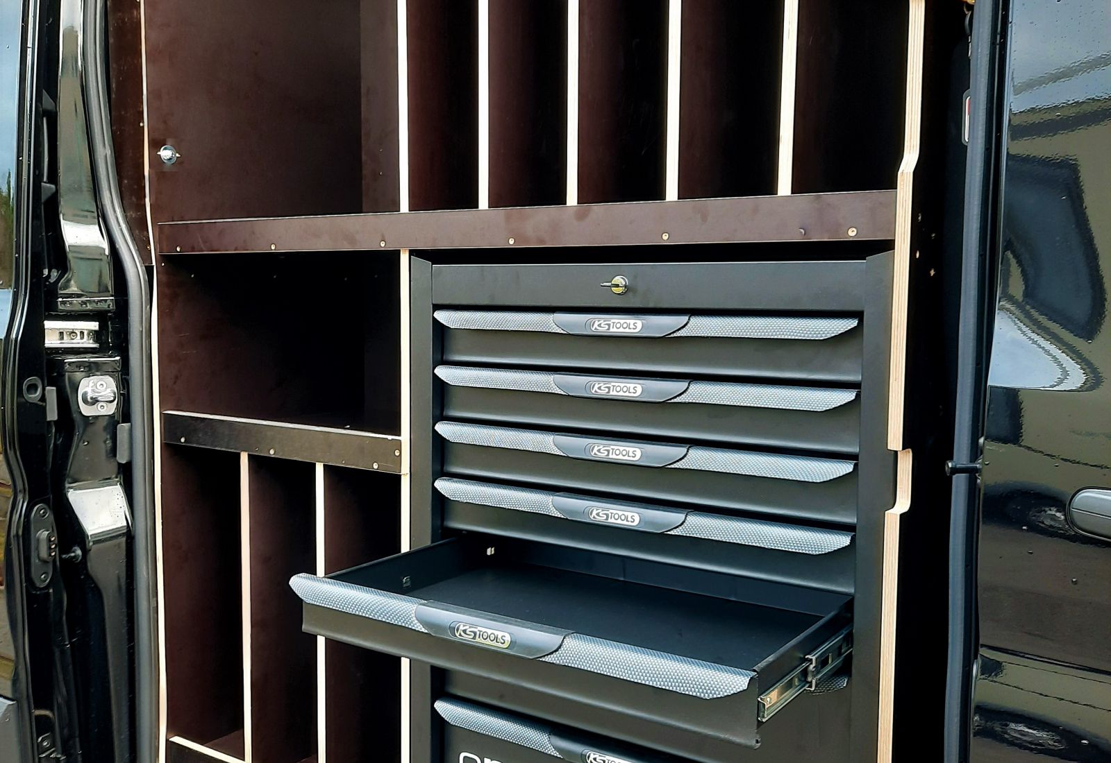 Aménagement intérieur sur mesure adapté aux besoins du professionnel