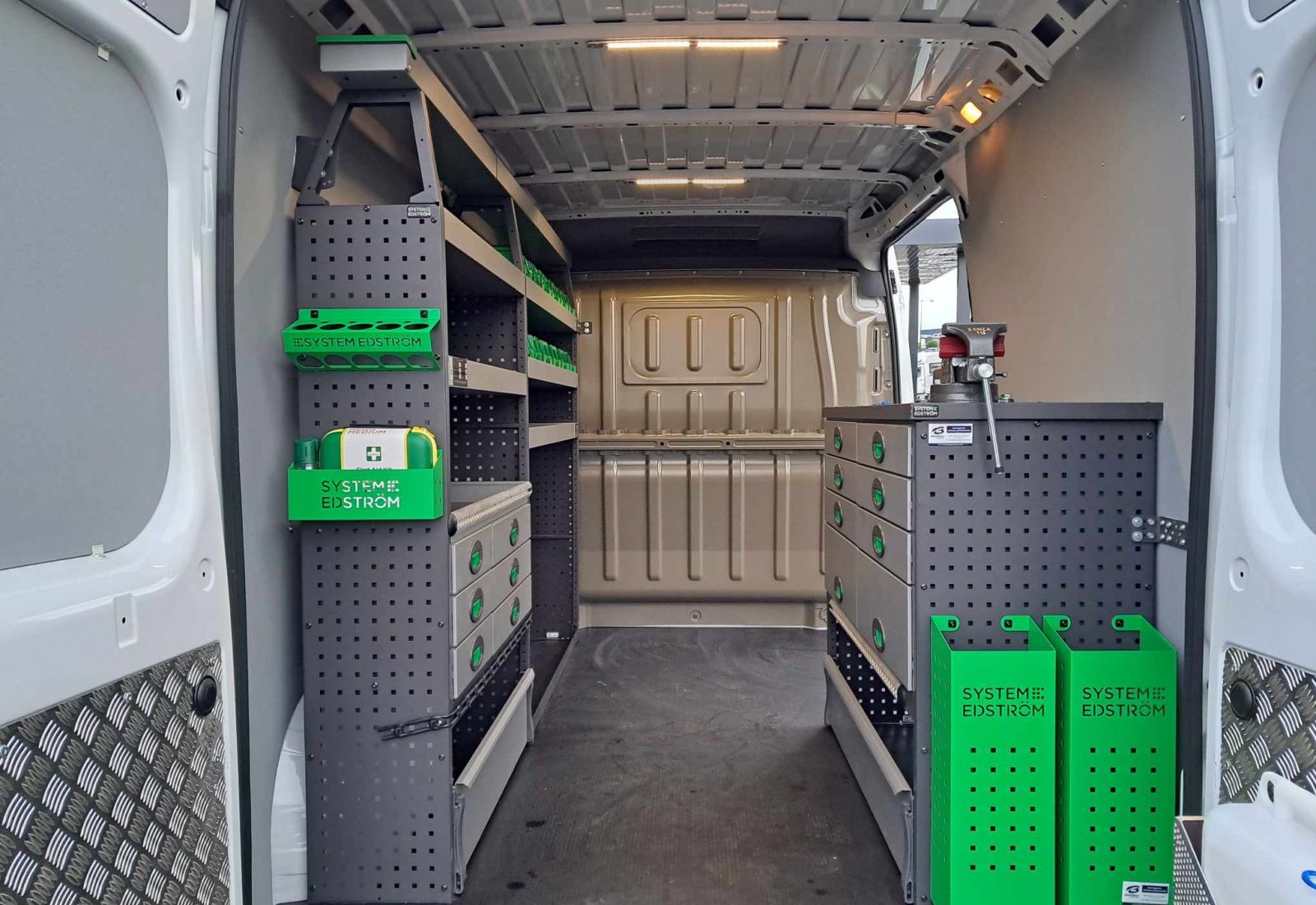 Ameublement camionnette pour un artisan professionnel