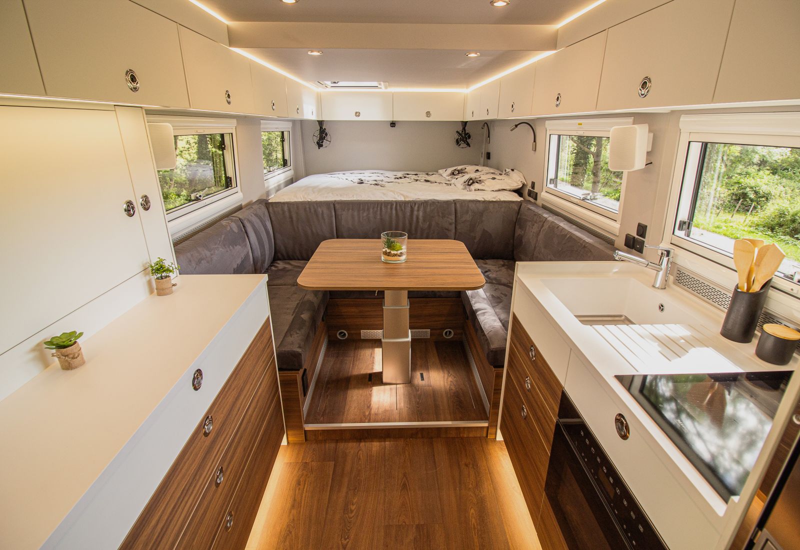 mercedes arocs 4x4 aménagé sur mesure