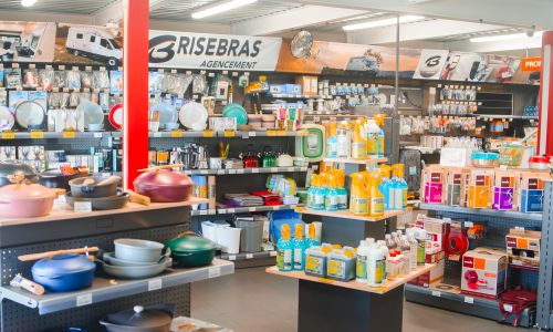 Magasin : vente ustensiles camping-car et décorations