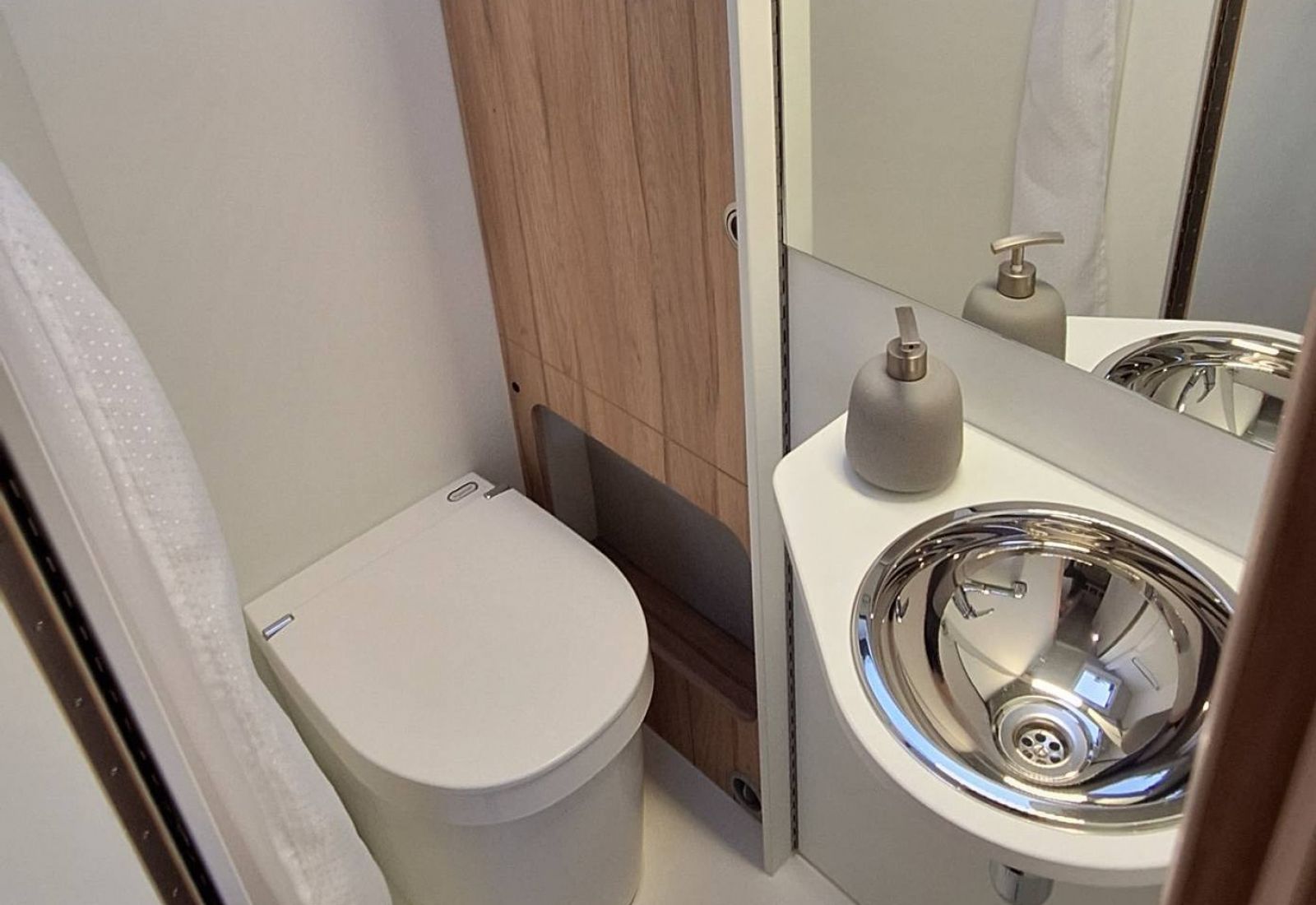 wc adapté véhicule de loisirs